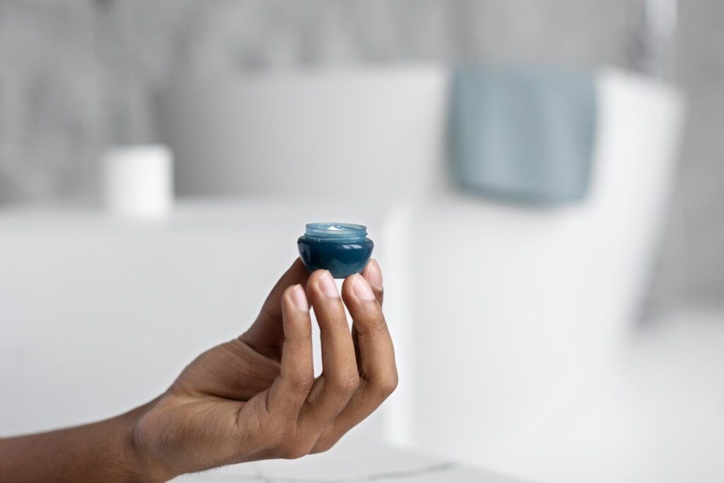 Why Petroleum Jelly is Your Skin’s Best Barrier in Saudi Homes